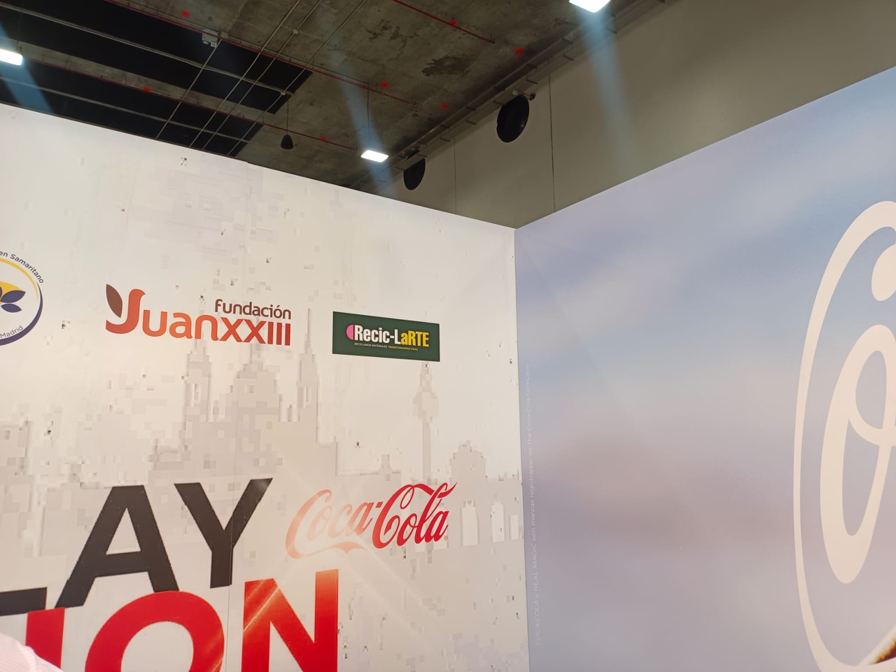 Stand de RECIC-LaRTE en el Mercadillo Solidario de Coca-Cola Europacific Partners